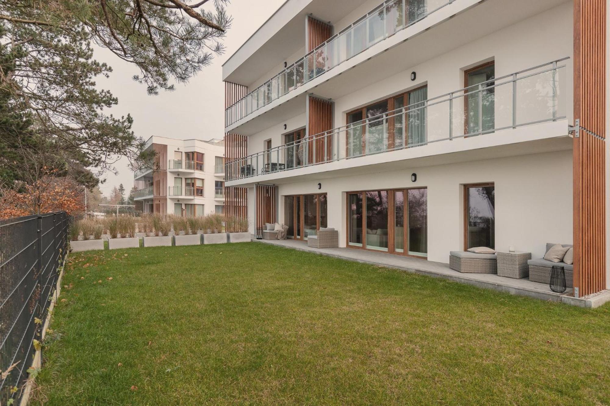 Let'S Sea - 2 Bedroom - Premium Baltic Apartment With Front Sea View Garden And Spa Access Гонски Экстерьер фото
